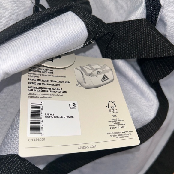 ADIDAS DEFENDER IV MED DUFFLE NWT WATERPROOF - Picture 2 of 8